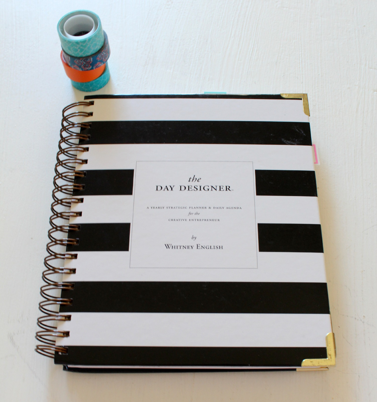 Take a tour of Laura's Day Designer Planner. She uses the planner to keep to track of her busy life as a full time student and a blogger. She loves the daily planning view which really allows her to keep track of everything on her plate.