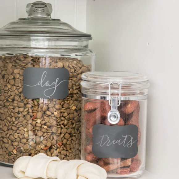 A collection of six useful and creative ways to organize your home's pantry - big or small! - iheartplanners.com