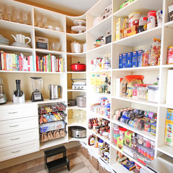 A collection of six useful and creative ways to organize your home's pantry - big or small! - iheartplanners.com