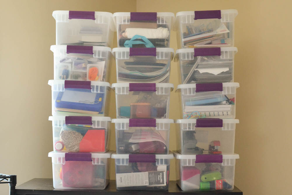  I'm sharing some of my best moving tips in this moving checklist. I give a tour of my moving binder so you can have a stress free move. I show you how to have an organized move.