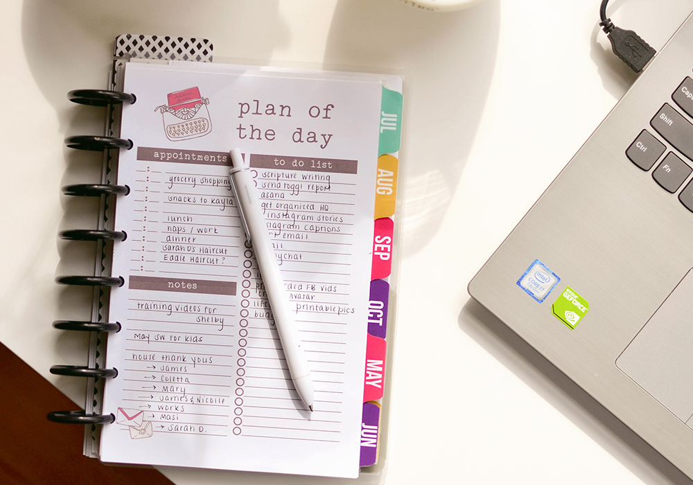 Feeling overwhelmed? Plan a day out to avoid stress! Creating a daily planner, listing all of your to-do's and appointments is key to living a happy, stress free life.