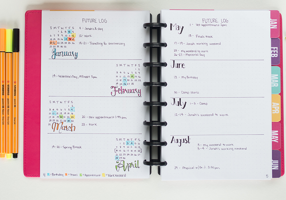 Learn how to bullet journal. We're showing you how to set up your bullet journal even if you are complete newbie - in a way that it is super simple and completely doable for the average person.