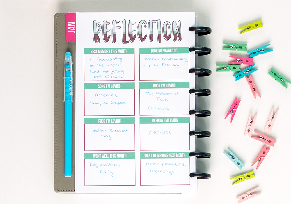 Free planner printables every month! Check out the brand new page added to the 2019 monthly printable pack: the reflection page! 