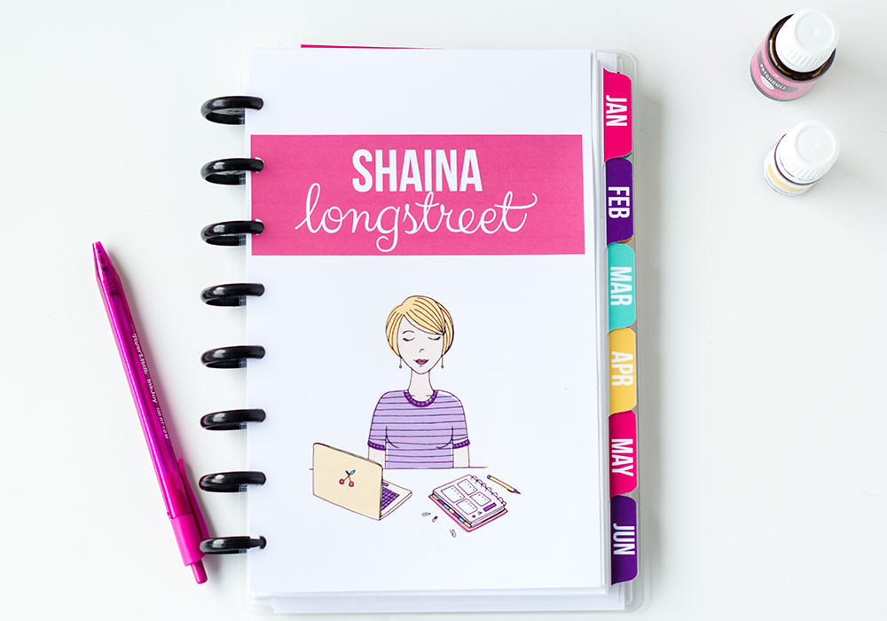 Get an inside look at Shaina's life planner - plan with me style. She'll take you inside her Sweet Life Planner to show you how she uses her discbound planner and bullet journaling together. 